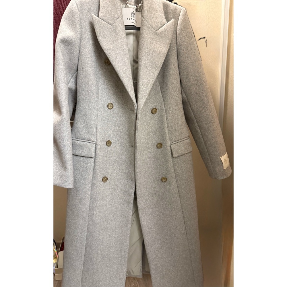 Aritzia Babaton Figure Gray Trench Coat with Double Breasted Design Wide Lapels